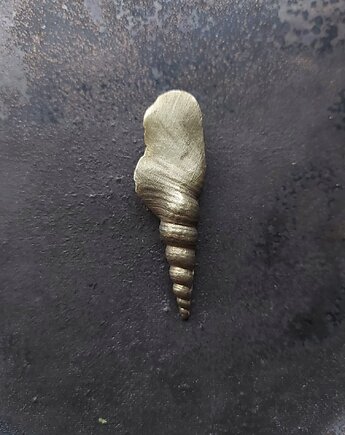 Pin z mosiądzu/ Podłużna muszla, Skrobot Design