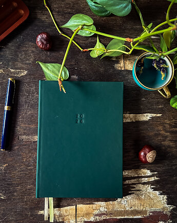 Ręcznie szyty kalendarz dzienny, Pracownia Szeptem