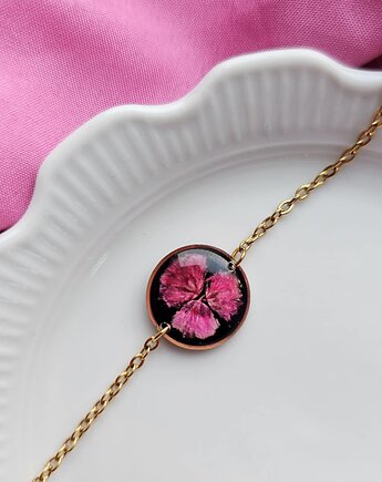 Bransoletka z różową gipsówką, Kwiatostany