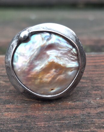 Perła - pierścionek regulowany, po drugiej stronie lustra