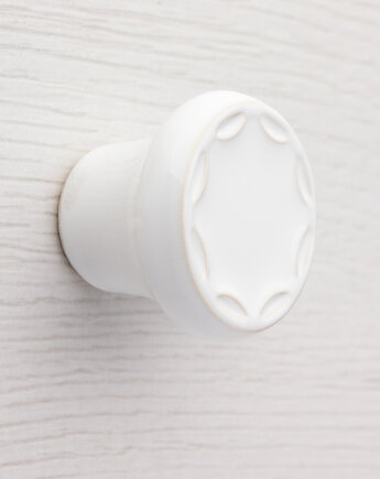 Ceramiczna gałka do mebli biała, wz.5, ręcznie robiona, pracowniazona