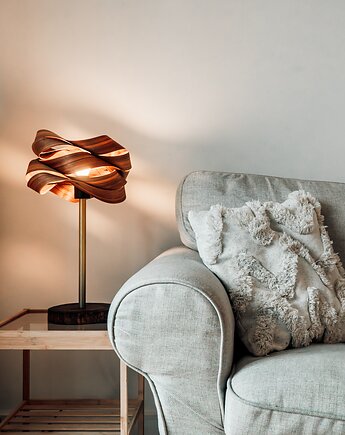 Stojąca lampka z orzecha amerykańskiego AURORA TAVOLO, Boho Lamp