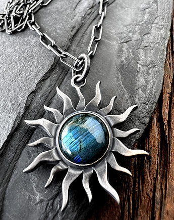 Duży, srebrny wisior symbol Słońca z labradorytem, SHAMBALA