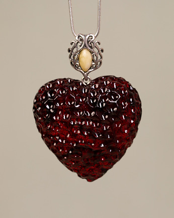 Duży wisiorek serce z bursztynu bałtyckiego, Amber by Baco