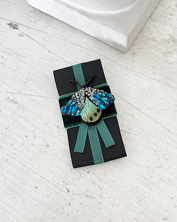 Broszka ART BZYK 2 ręcznie haftowana przypinka owady koraliki, HAART