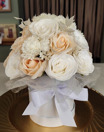 Flowerbox mydlany prezent na komunię dla chrzestnej pary młodej świadkowej, miaukramy