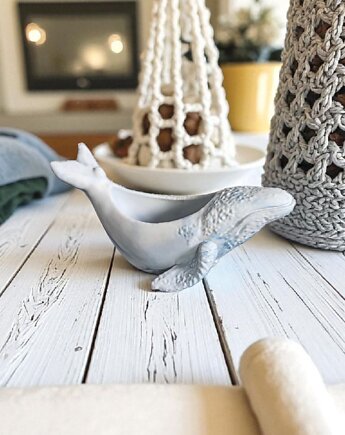 Mały wieloryb z gipsu w kolorze niebieskim NORDIC CALM, Oyka Candle
