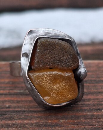 Surowy - pierścionek regulowany, po drugiej stronie lustra