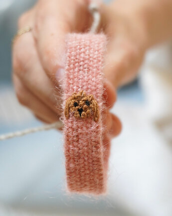 Ręcznie robiona bransoletka z haftowowanym pieskiem - pudel, spaniel, Słońcem Tkane