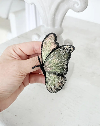 Broszka MOTYL 14  ręcznie haftowana przypinka ćma owady, HAART