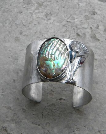 Muszla abalone w roślinach  -  bransoleta mankiet CUFF, Beata Trotter