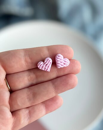 Kolczyki sztyfty różowe dziergane serduszka, Wypieczone