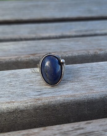 Lapis lazuli - pierścionek regulowany, po drugiej stronie lustra