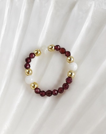 Pierścionek CHIONE z Granatem, Gleeme Jewellery