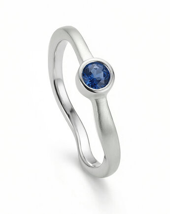 Złoty pierścionek Fala z szafirem, Wierzbanowska