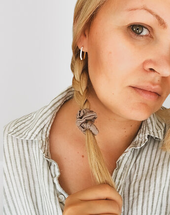 Jedwabna scrunchie gumka frotka wąska micro taupe, Zdunetti