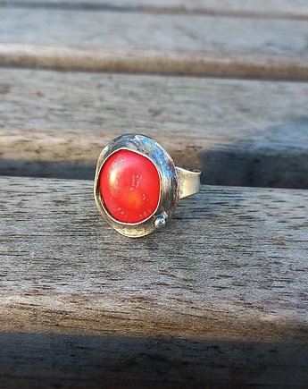 Red - pierścionek regulowany, po drugiej stronie lustra