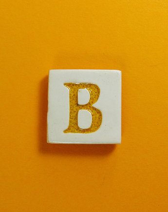 Ceramiczny magnes, pomarańczowa literka B, M.J