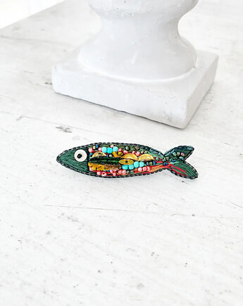 Broszka RYBKA 45 śledzik ręcznie haftowana przypinka morska, HAART