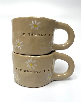 Kubek z brzydkim napisem w kwiatki NIE ZESRAJ SIE 200 ml, rel ceramic