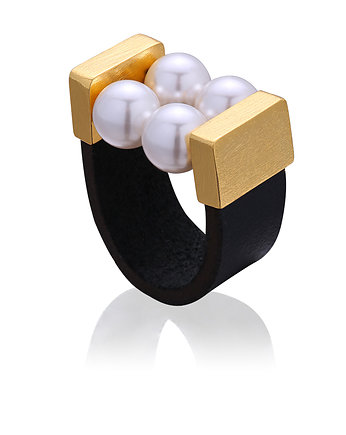 Pierścionek Small Cocktail Pearl Ring in Gold, OSOBY - Prezent dla Dziewczyny