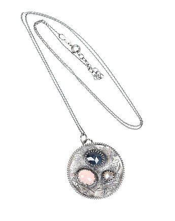 Srebrny medalion z szafirem, kwarcem różowym i kamieniem księzycowym, Blooming Stones