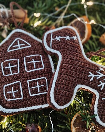 Dwa szydełkowe pierniczki - ozdoby choinkowe, wernika