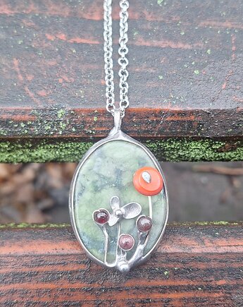 Kwiatki - wisiorek, po drugiej stronie lustra