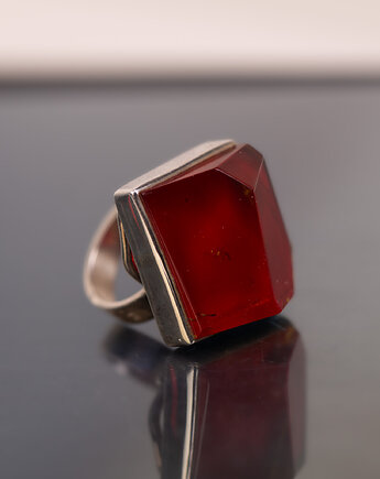 Pierścionek regulowany z barwionym bursztynem, Andorii by Baco