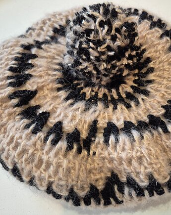 Unikatowy beret w wielokolorowe wzory., Ula Raclawska