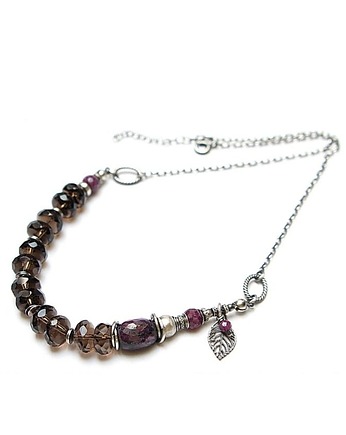 Wiśnie w czekoladzie vol. 2 naszyjnik, Katia i krokodyl