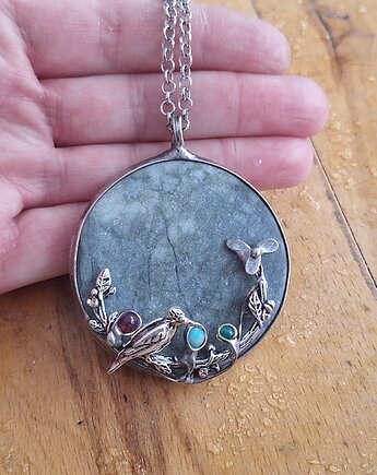 Ptak w ogródku - wisiorek, po drugiej stronie lustra