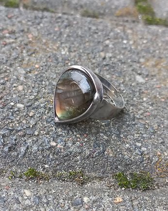 Łezka fioletowa - pierścionek regulowany, po drugiej stronie lustra