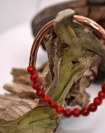 Bransoletka miedziana handmade z koralikami: turkusowy czerwony, FutharkCopper