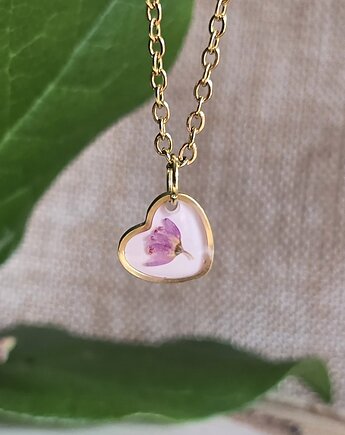Mały wisiorek z różowym kwiatem prawdziwy kwiat serce, zkwiatem