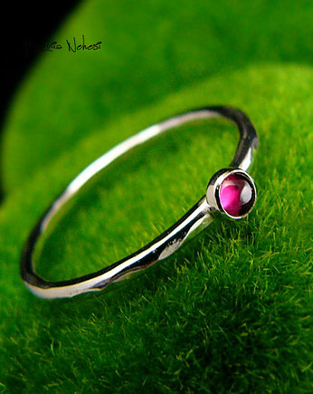 Pierścień Drobinek - Granat Srebro, OSOBY - Prezent dla ukochanej