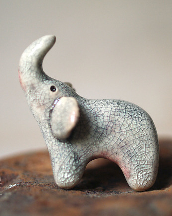 Maleńki słonik na szczęście, rzeźba, figurka słoń, amulet, Bea Fine Arts
