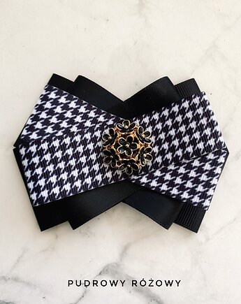 Klasyk! Brosza  z delikatnymi czarno złotymi kwiatkami, Pudrowy Różowy