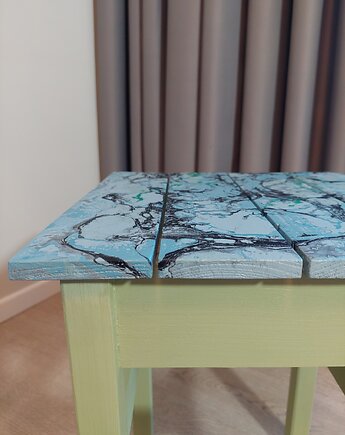 Własnoręcznie malowany handmade taboret w pastelowych kolorach art deco, Natea Studio