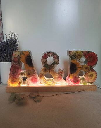 Konserwacja bukietu ślubnego - literki inicjały, Majuto Resin Art