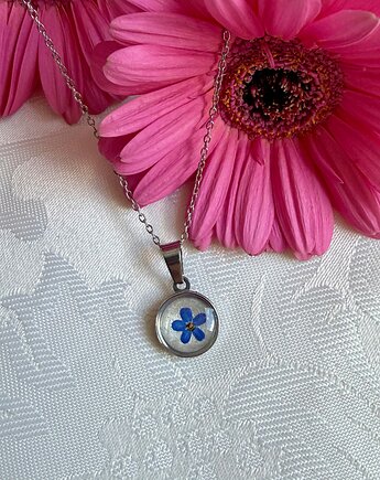 Minimalistyczny naszyjnik z żywicy z niezapominajką, Blask Natury