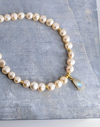 Perły z zawieszką z kamieniem księżycowym, Studio Gazela