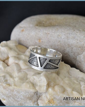 GEOMETRIC SILVER , An Artisan Nova