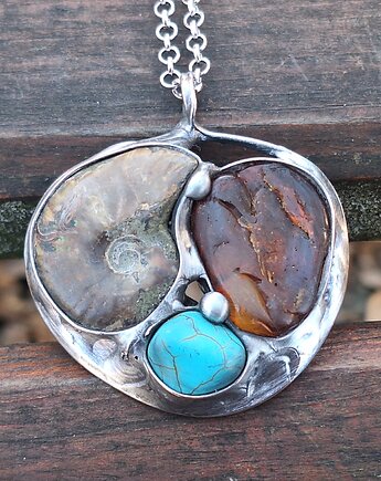 Znalezisko - wisiorek, po drugiej stronie lustra