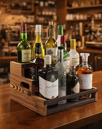 Przenośny regał John Paddle na butelki z drewna sosnowego z uchwytami - Burned, John Paddle