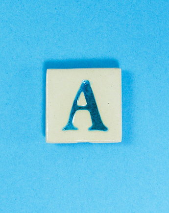 Ceramiczny magnes, niebieska literka A, M.J