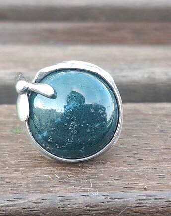 Kwiatek na agacie - pierścionek regulowany, po drugiej stronie lustra