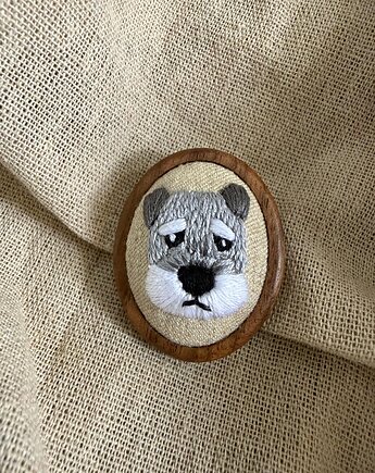 Ręcznie haftowana broszka "Pies sznaucer", ReinerArt