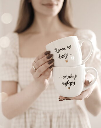 Zestaw 2 białych kubków porcelanowych 300 ml - motyw złotego serca i napisu k, Nadzwyczajnie