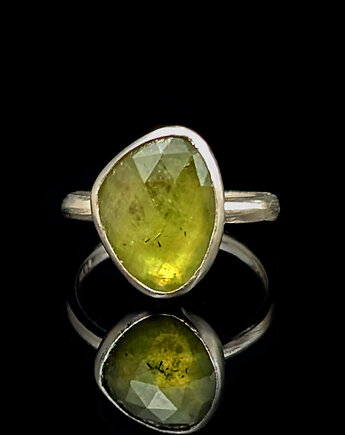 Pierścionek subtelny szafir zielony, Pracownia Neores